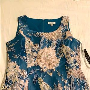 size4.Original price $150 Tahari Arthur S. Levine